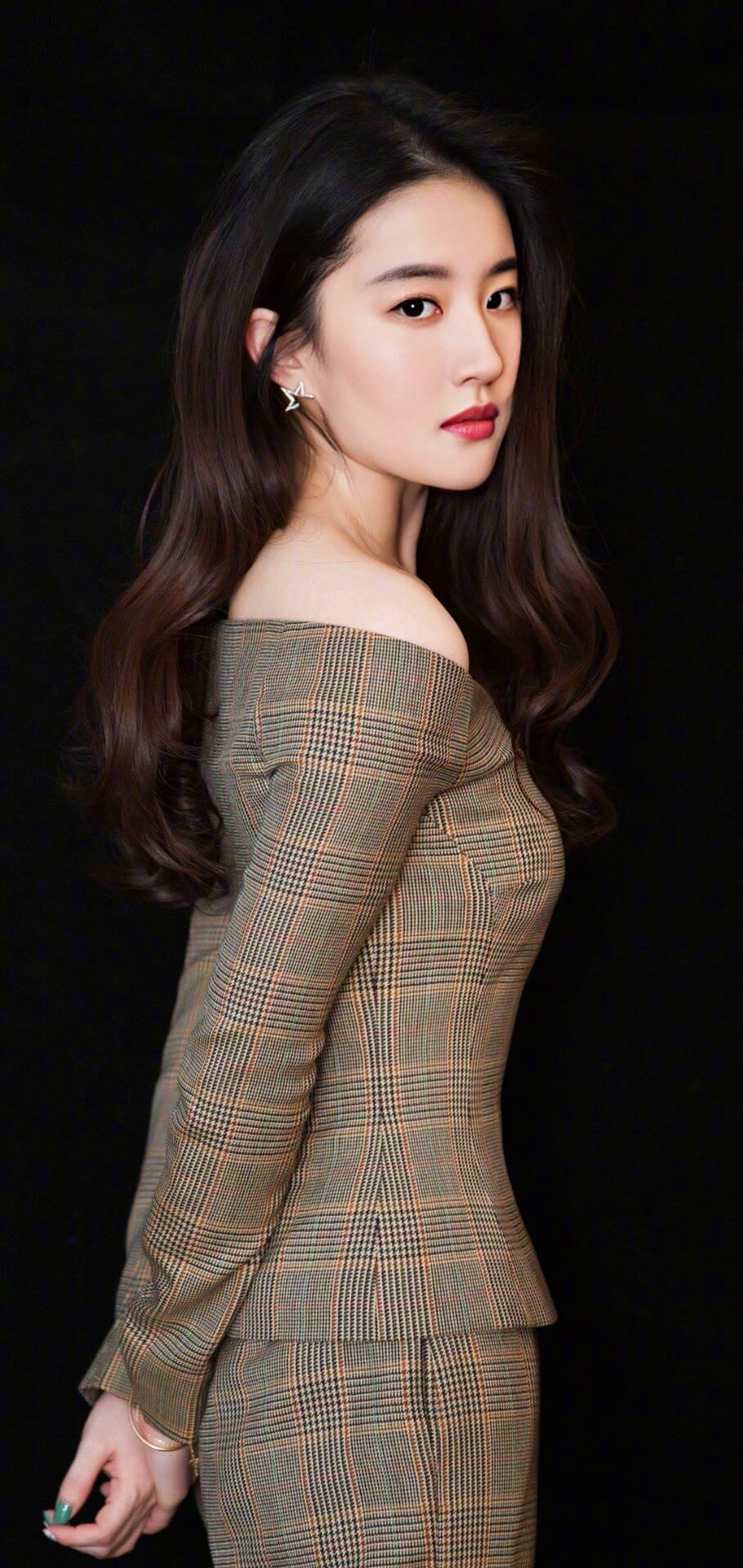 刘亦菲最新写真集图片，审美、艺术还是炒作？