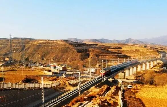 太兴铁路客运飞驰成就梦想之旅，最新动态速递