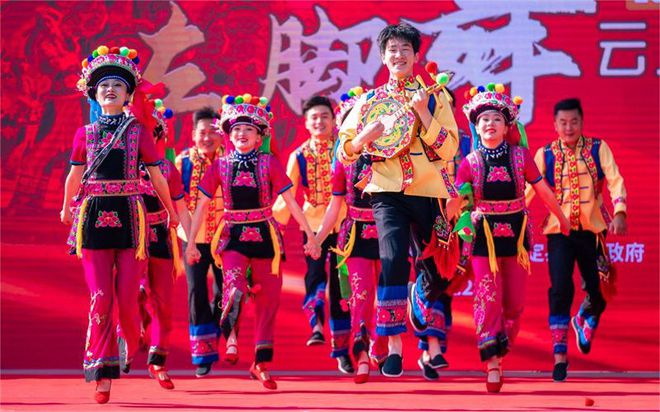 云南左脚舞，文化现象还是传统传承？探索其最新发展