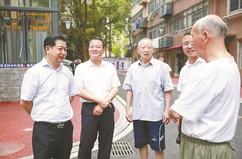 卢天锡最新新闻，城市生活的温馨日常与友情故事报道