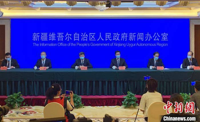 新疆感染肺炎最新动态，自然美景下的抗疫之旅