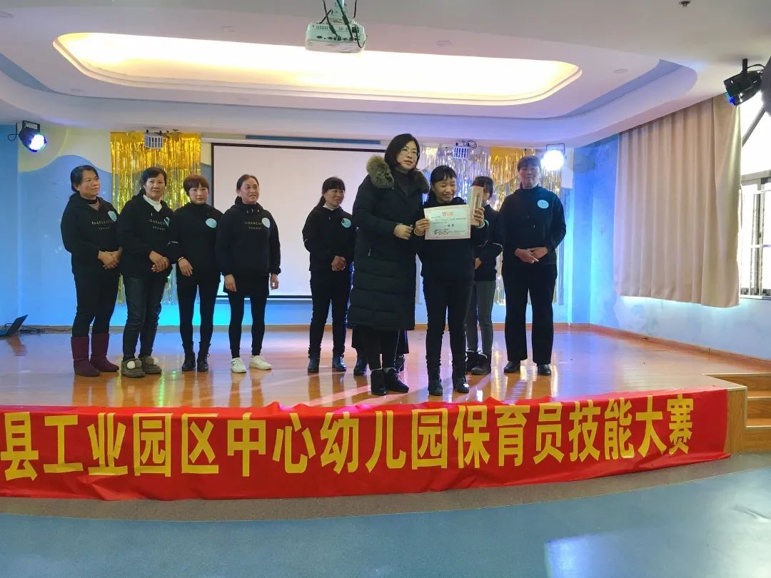 保育员比赛风采展示，专业技能与爱心呵护的完美结合
